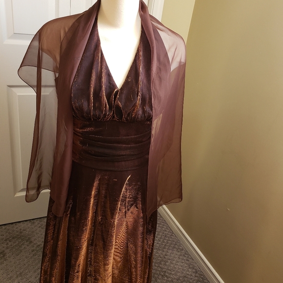 Gown - Picture 6 of 6